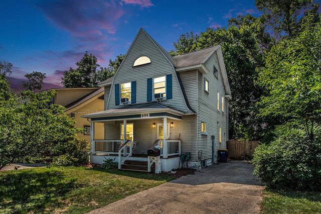 front view picture of 606 N Parkne  Street, Grand Rapids, MI. 49525