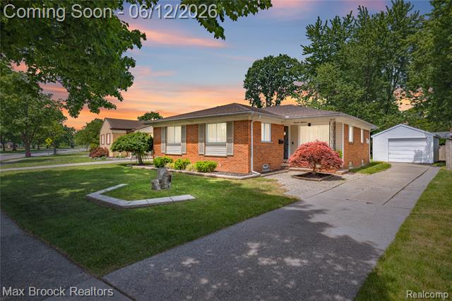 front view picture of 1918 Massoit Rd, Royal Oak, MI. 48073
