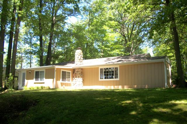 front view picture of 7563 Popple Dr, Reading, MI. 49274