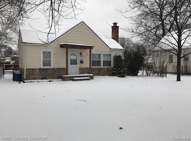 front view picture of 126 Chippewa St, Clawson, MI. 48017
