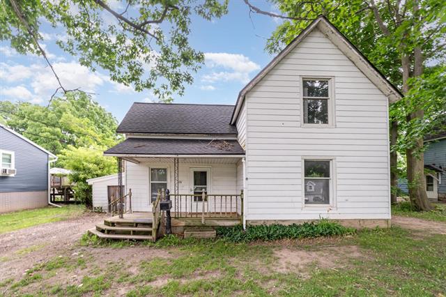 front view picture of 116 N Grover Avenue, Alma, MI. 48801