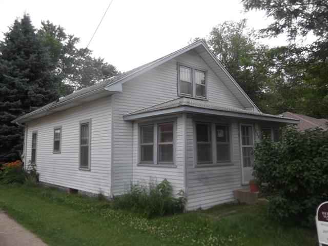front view picture of 703 W Broadway, Three Rivers, MI. 49093