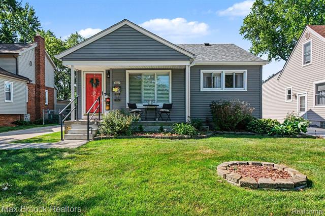 front view picture of 1022 Whitcomb Ave, Royal Oak, MI. 48073