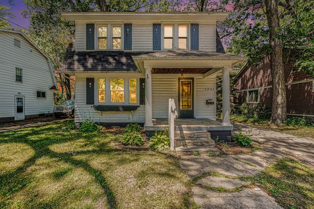 front view picture of 1921 Corneliusse  Avenue, Grand Rapids, MI. 49507