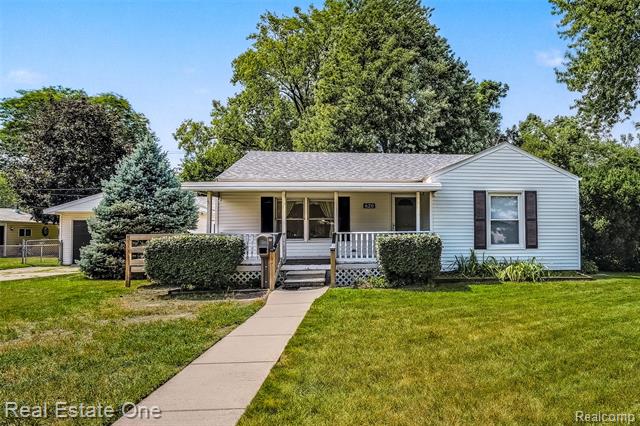 front view picture of 620 S Webik Ave, Clawson, MI. 48017