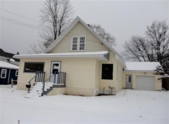 front view picture of 103 Maple Street, Three Oaks, MI. 49128