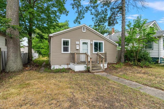 front view picture of 3033 Morton Avenue, Muskegon, MI. 49444