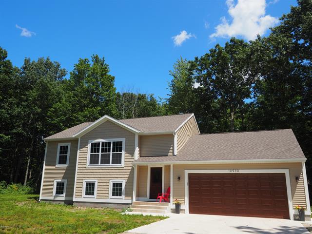 front view picture of 10930 Corral Drive, Ravenna, MI. 49451