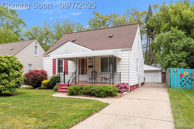 front view picture of 919 Whitcomb Ave, Royal Oak, MI. 48073