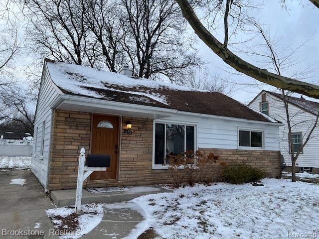 front view picture of 630 Gargantua Ave, Clawson, MI. 48017