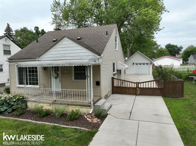 front view picture of 628 S Marias Ave, Clawson, MI. 48017