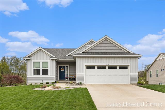 front view picture of 1458 Lawncrestne  Court, Grand Rapids, MI. 49505