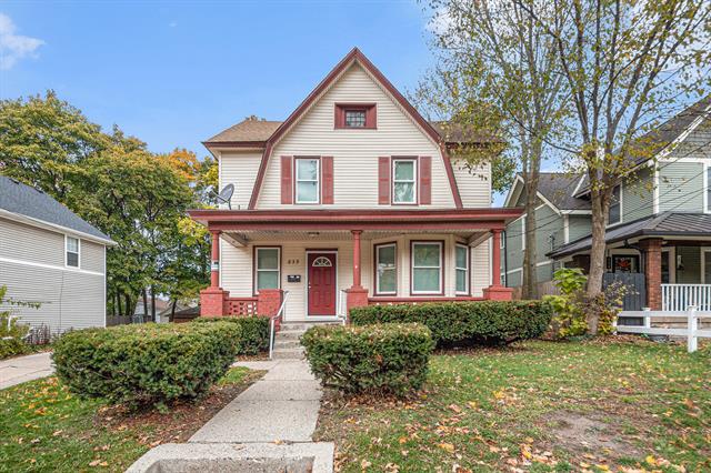 front view picture of 835 Batesse , Grand Rapids, MI. 49506