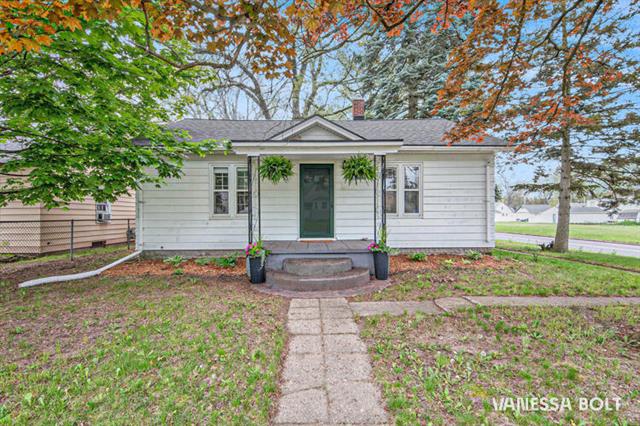 front view picture of 62 Hollysw  Street, Grand Rapids, MI. 49548