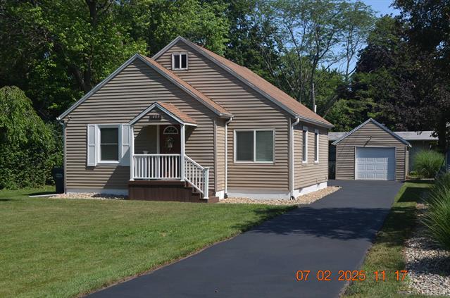 front view picture of 403 Hoover Avenue, Benton Harbor, MI. 49022