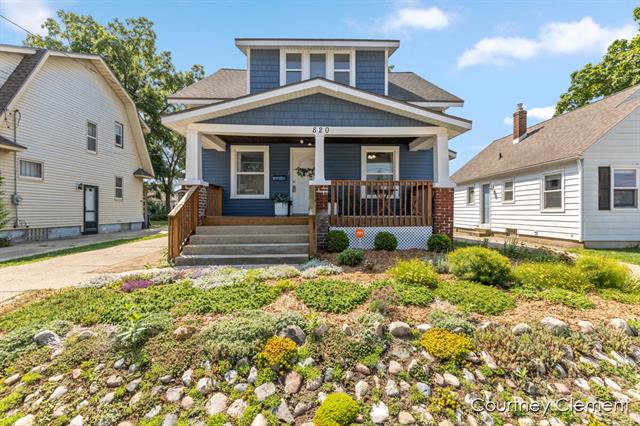 front view picture of 820 Merrittse  Street, Grand Rapids, MI. 49507