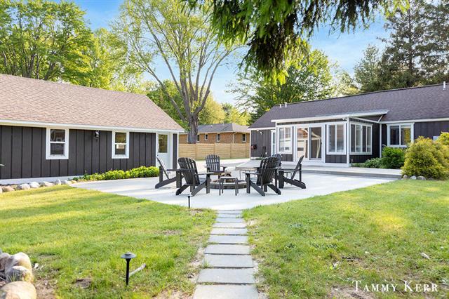 front view picture of 3686 64Th Street, Holland, MI. 49423