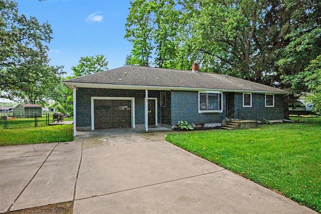 front view picture of 1200 E X Avenue, Vicksburg, MI. 49097