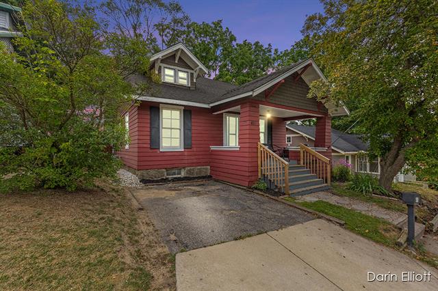 front view picture of 418 Taylor Court, Ionia, MI. 48846