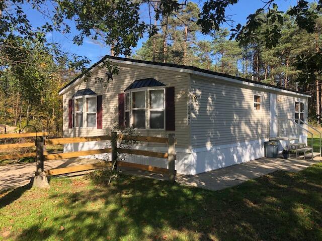 front view picture of 10440 90Th Avenue, Mecosta, MI. 49332