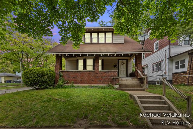 front view picture of 1001 Princese  Street, Grand Rapids, MI. 49507