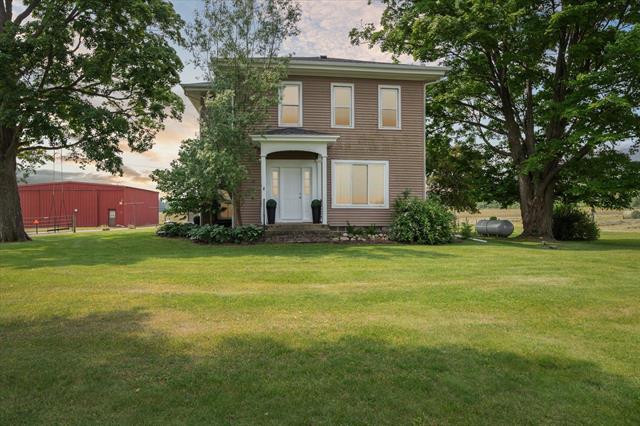 front view picture of 411 Xyw  Avenue, Vicksburg, MI. 49097