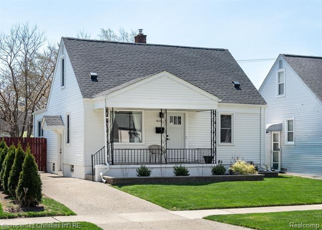 front view picture of 1612 Bauman Ave, Royal Oak, MI. 48073