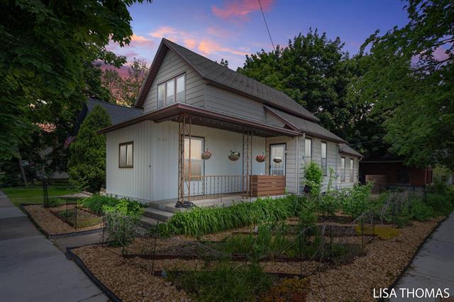 front view picture of 1000 Garfieldnw , Grand Rapids, MI. 49504