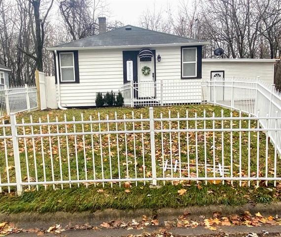 front view picture of 934 Edgecumbe, Benton Harbor, MI. 49022