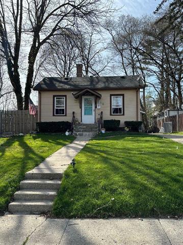 front view picture of 313 N Red Bud Trail, Buchanan, MI. 49107