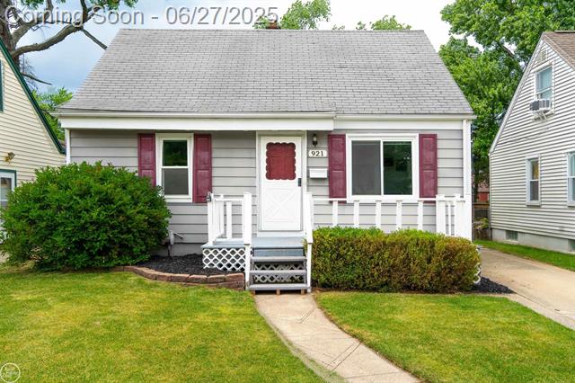 front view picture of 921 Bauman Ave, Royal Oak, MI. 48073