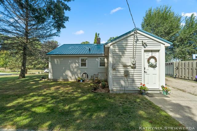 front view picture of 14758 152Nd Avenue, Grand Haven, MI. 49417