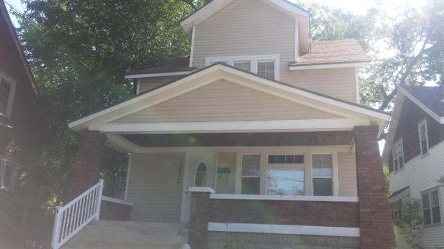 front view picture of 1632 Kalamazoose  Avenue, Grand Rapids, MI. 49507