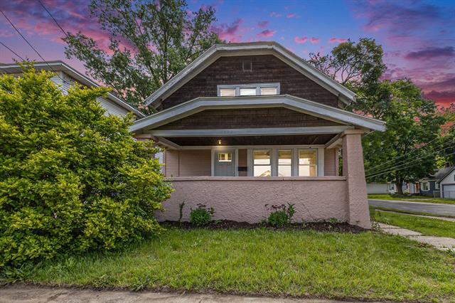 front view picture of 1032 Lafayettene  Avenue, Grand Rapids, MI. 49503
