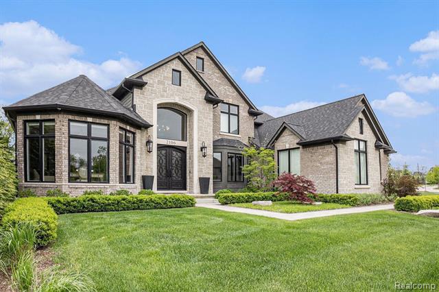 front view picture of 2106 Leewood Dr (Unit #42), Shelby Township, MI. 48316