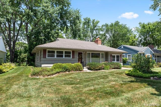front view picture of 15588 Kirkshire Ave, Franklin, MI. 48025