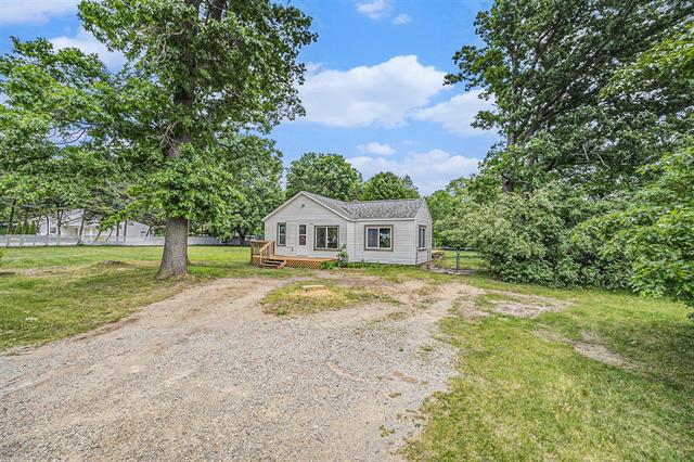 front view picture of 1694 S Mill Iron Road, Muskegon, MI. 49442