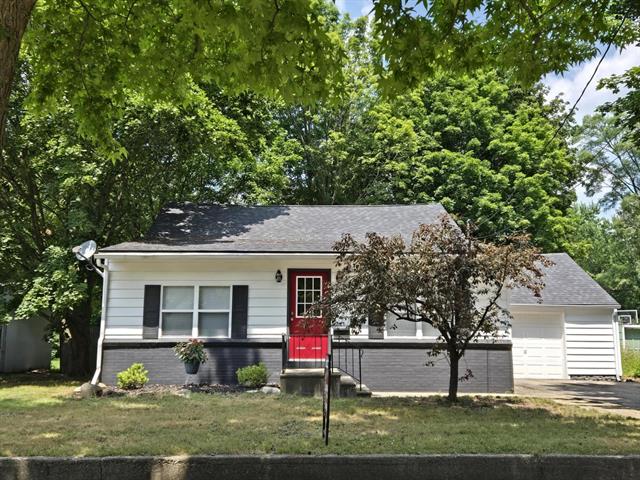 front view picture of 330 W Hammond Street, Otsego, MI. 49078