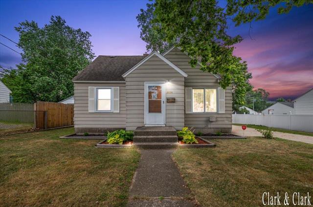 front view picture of 3156 Woodwardsw  Avenue, Wyoming, MI. 49509