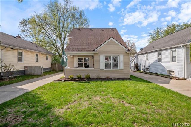front view picture of 237 W Tacoma St, Clawson, MI. 48017