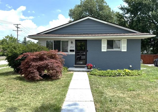 front view picture of 253 S Webik Ave, Clawson, MI. 48017
