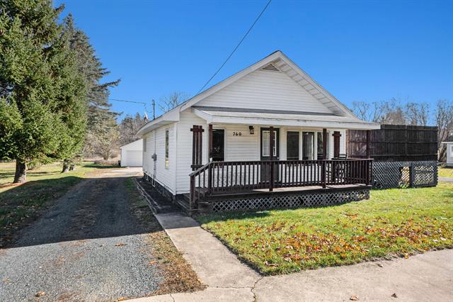 front view picture of 760 S Roth Street, Reed City, MI. 49677