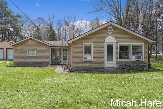 front view picture of 608 Schultznw  Street, Sparta, MI. 49345