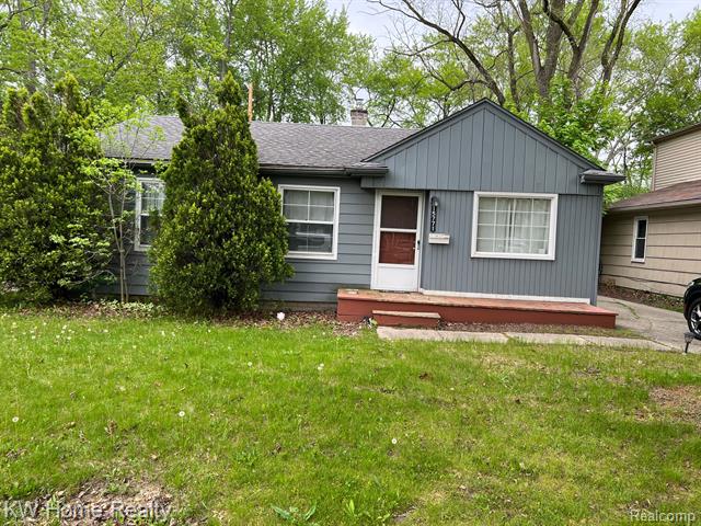 front view picture of 15771 W 14 Mile Rd, Franklin, MI. 48025