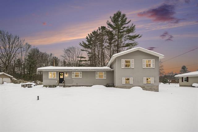 front view picture of 18689 W Spring Lake Road, Spring Lake, MI. 49456