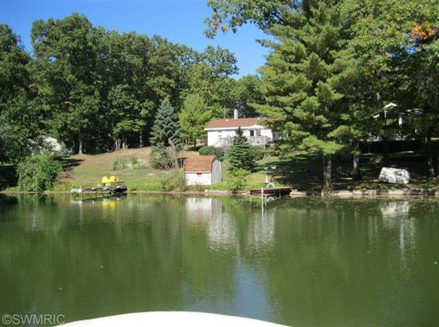 front view picture of 1944 E Woodward Drive, Newaygo, MI. 49337