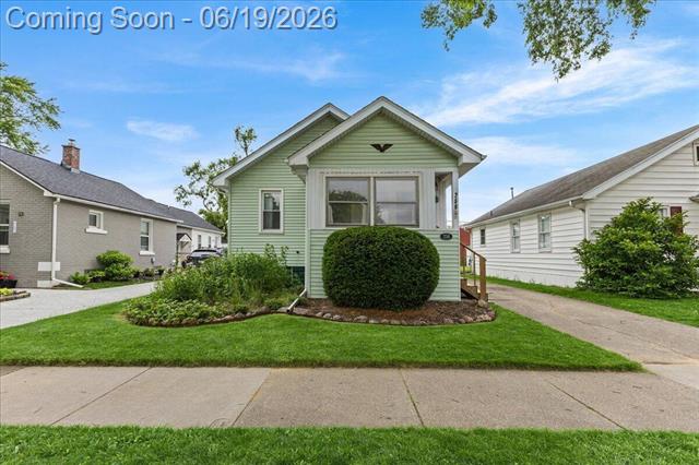 front view picture of 256 W Tacoma St, Clawson, MI. 48017