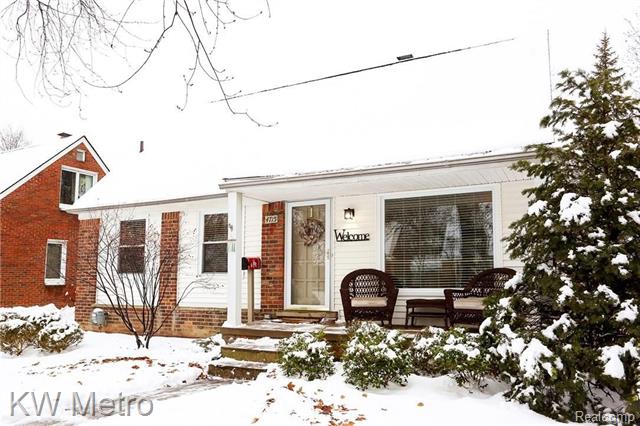front view picture of 4715 Groveland Ave, Royal Oak, MI. 48073