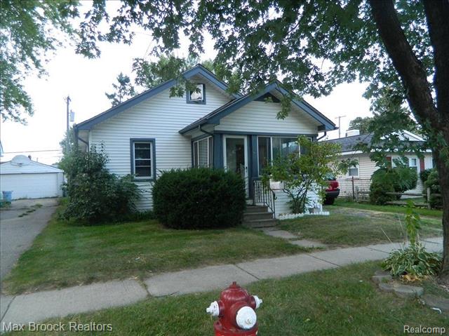 front view picture of 86 W Tacoma St, Clawson, MI. 48017