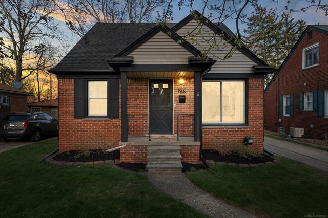 front view picture of 233 Pare St, Clawson, MI. 48017
